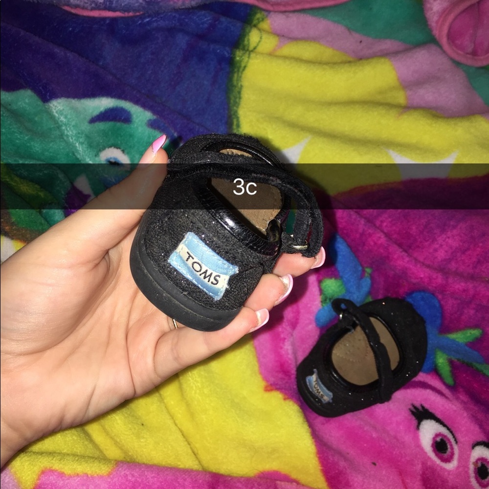 2 pairs of toms 💗